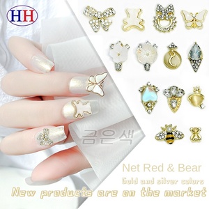 Pequeño Honey Peak Alloy 3D Mini Bear Nail Drill Cute Cat's Eye Pendant Accesorio con diamante completo para Nail Art - Product Image 2