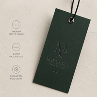 Elegantes Tarjetas de Papel Blanco Seda Mate de 450GSM con Grabado en Relieve de Lámina Champán Intenso y Cinta de Grosgrain para Marca de Boutique de Lujo Zhejiang