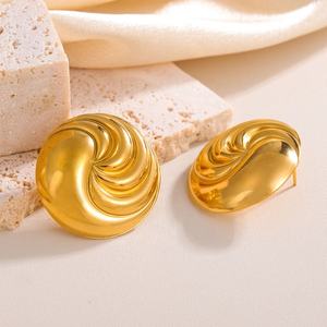 Pendientes de Acero Inoxidable Dorado con Diseño de Sol, Joyería de Moda, Círculo Geométrico Simple, Pendientes Redondos Chapados en Oro para Mujer - Product Image 4