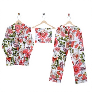 Ensemble de pyjama pour femmes élégant et relaxant à imprimé floral, doux, respirant, séchage rapide, taille élastique, tissu 100% coton, col rabattu - Product Image 1