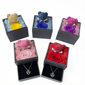 Boîte Cadeau Ours en Rose Éternelle et Mousse, Étui à Bijoux Floral Fait Main pour Mariage, Saint-Valentin, Fête des Mères - Product Image 1