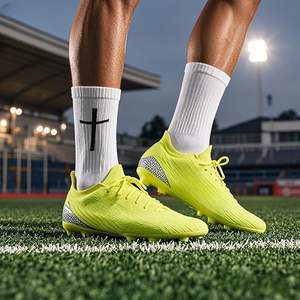 फैक्टरी बिक्री पुरुषों फुटबॉल पकड़ सॉक कस्टम क्रॉस पैटर्न पकड़ मध्य ट्यूब विरोधी पर्ची फुटबॉल सॉक कस्टम लोगो - Product Image 3