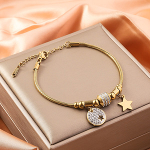 Bracelet en acier inoxydable avec pendentif trèfle à cinq feuilles incrusté de diamants, bracelets pour femmes, bracelets en or DIY pour la vente en gros transfrontalière - Product Image 2