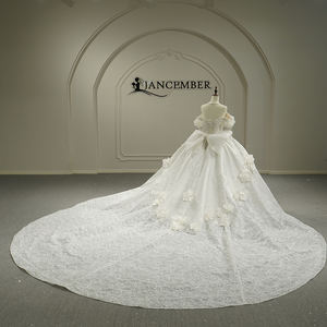 ชุดแต่งงานทรงพองแบบเจ้าหญิง รุ่น GT26027 คอเสื้อแบบ Boat Neck ประดับพู่ห้อย ผ้าซาติน พร้อมกระโปรงยาวแบบ Chapel Train ตกแต่งดอกไม้ 3 มิติ ลูกไม้ทันสมัย และคริสตัล - Product Image 3