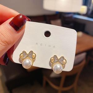 أقراط مرصعة برأس ميكي بعقدة فراشية أنيقة صغيرة لؤلؤ لطيف أقراط أحجار راين للفأر - Product Image 5