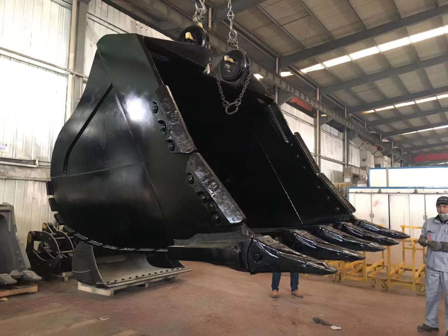 Hydraulic Tilt Swivel Bucket For Mini Excavator Clean Out Bucket Excavator Accessories