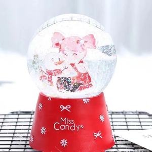 Recuerdo de globo de nieve de resina y cristal de gobes de agua de estilo de dibujos animados personalizado para decoración del hogar - Product Image 4