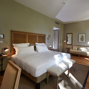 Ensemble de meubles de chambre d'hôtel de style européen, lit king-size classique avec tête de lit en rotin, banc, canapé, table de chevet, fournisseur de meubles d'hôtel - Product Image 1