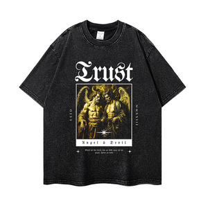 T-shirt con grafica Trust Angel & Devil, maglietta nera oversize in stile streetwear gotico scuro - Product Image 3