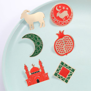 Conjunto de Broches Esmaltados Islâmicos para o Eid: Lua Crescente, Mesquita e Cabra para Decoração de Mochilas - Product Image 3