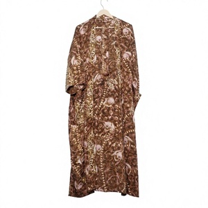 Bata de Novia de Seda Suave para Mujer, Cuello en V, Cierre con Cordón, Larga, Mangas Largas, Diseño de Retazos, Logotipo en la Espalda, Lista para el Invierno - Product Image 1