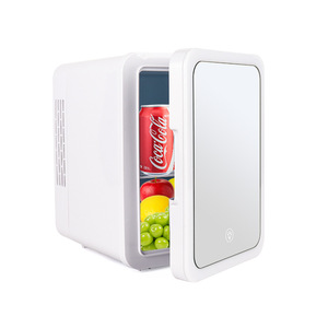 Mini Refrigerador Térmico Moderno de 4L de Doble Uso para Hogar y Auto - Enfriador Portátil de Productos de Belleza Frío/Calor con Refrigeración por Semiconductor - Product Image 1