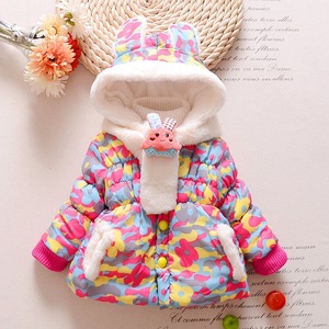 Abrigo Infantil de Alta Calidad con Capucha y Botones, Estampado Floral Invernal para Niñas - Product Image 2