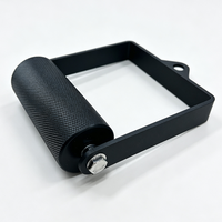 Accessoire de machine à câble robuste avec poignée rotative en D et poignée antidérapante pour triceps, tirage vertical, levée de bras et entraînement de soulevé de terre