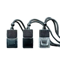 Bouteille diffuseur de parfum pour voiture en verre transparent dégradé noir classique avec bouchon en bois noir de 8 ml, pour huiles essentielles et désodorisant suspendu