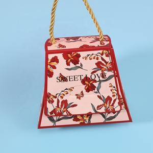 Boîte-cadeau de Saint-Valentin de luxe recyclable personnalisée Boîte de bougie de carte pliante de luxe pour l'emballage de Noël Chemise de doublure en éponge gaufrée - Product Image 5