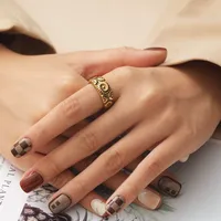 Retro Sonnenblumen-Prägung Breiter Ring, Edelstahl, Matt-Gold Strukturierter Modischer Statement-Ring für Tägliches Tragen