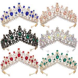<span class=keywords><strong>มงกุฎ</strong></span>ปาร์ตี้ฮาโลวีนคริสต์มาส รูปทรงโคโรน่า <span class=keywords><strong>สี</strong></span><span class=keywords><strong>เขียว</strong></span>และ<span class=keywords><strong>สี</strong></span>แดง ประดับด้วยลูกบอลหิน สำหรับการแสดง งานวันเกิด หรือเป็นเครื่องประดับศีรษะ - Product Image 1