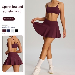 Ensemble de yoga pour femme avec soutien-gorge respirant à fines bretelles, haute élasticité et anti-transparence, et robe de yoga taille haute respirante à haute élasticité avec poches - Product Image 1