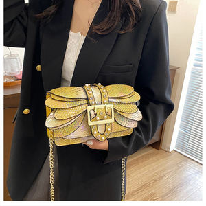 Petit sac à bandoulière carré à chaîne rétro de créateur Petit sac à papillon tendance Pochette en cuir PU Sac cadeau de soirée - Product Image 6