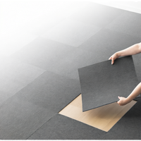 Dalles de moquette grises modulaires AUTOVI avec panneaux de sol carrés amovibles pour revêtements de sol modernes de bureaux et d'hôtels