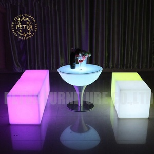Set di Divani Rettangolari da Esterno con Sedie Cubo LED, Arredamento <span class=keywords><strong>per</strong></span> Night Club, Sedute <span class=keywords><strong>per</strong></span> <span class=keywords><strong>Bar</strong></span> in PE, Stile Antico Moderno, 2 Pezzi PETVA - Product Image 4