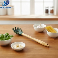 Ustensile de cuisine écologique de style rétro en silicone de qualité alimentaire, pour servir les spaghettis et les pâtes, avec manche en bois, pour la cuisine à domicile