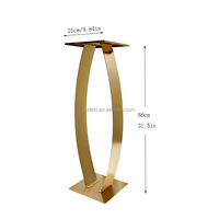 Support de fleurs en fer de haute qualité avec métal doré et cristal moderne de luxe pour les centres de table de mariage et la décoration d'événements de fête d'intérieur