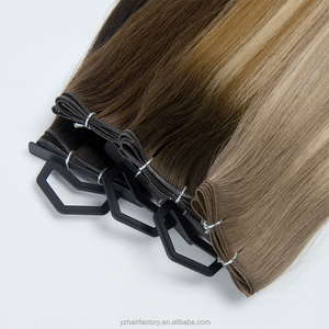 พร้อมส่ง Genius Weft แบบมองไม่เห็นรอยต่อ เส้นผมเรียงตัวสวย หนาสม่ำเสมอ ผมแท้รัสเซีย ต่อผมแบบ Genius Weft ด้วยมือ - Product Image 1