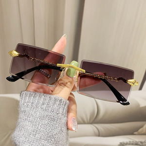 Gafas de sol rectangulares sin montura UV400, diseño de serpiente, protección solar para mujer, a la moda - Product Image 1
