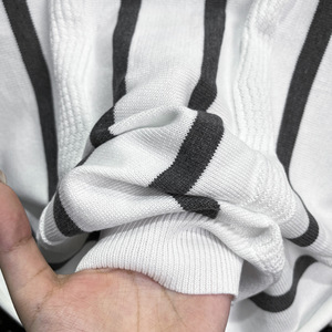 <span class=keywords><strong>Pull</strong></span> tricoté à <span class=keywords><strong>col</strong></span> polo rayé, demi-zip, manches longues, style « old money » pour <span class=keywords><strong>homme</strong></span>, vente en gros directe usine transfrontalière - Product Image 6