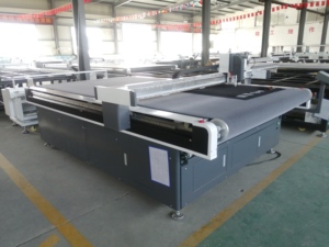 Yuchen CNC 1625 Vinyl Nhãn phản chiếu phim cửa sổ Tint phim máy cắt dao động với giá tốt độ chính xác cao - Product Image 4