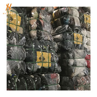 Pour HISSEN non trié 45 kg Denim Jeans Bail vêtements habillées pour hommes de seconde main et vêtements de marque pour femmes baril de vêtements usagés