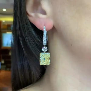 Pendientes de Diamantes en Oro Blanco para Mujer Jr Ae, Corte Esmeralda Amarillo Elegante, Certificados por Gia, Joyería de Lujo para Bodas - Product Image 5