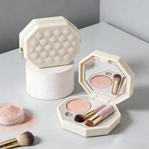 Sac de maquillage en silicone personnalisé en gros, sac cosmétique tendance avec motif bonbons, résistant à l'eau, petite capacité - Product Image 5