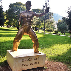 Venta caliente al aire libre jardín decoración artesanía <span class=keywords><strong>de</strong></span> Metal <span class=keywords><strong>de</strong></span> bronce <span class=keywords><strong>de</strong></span> Mostar <span class=keywords><strong>Bruce</strong></span> <span class=keywords><strong>Lee</strong></span> estatua en venta - Product Image 3