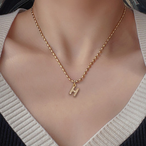 Mode nouveauté charme belle Dames Minimaliste Bijoux En Acier Inoxydable Plaqué Or 18 <span class=keywords><strong>k</strong></span> Lettre Forme Pendentif Collier - Product Image 2