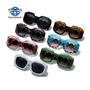 Teenyoun Marca Nombre Categoría <span class=keywords><strong>Gafas</strong></span> <span class=keywords><strong>de</strong></span> <span class=keywords><strong>sol</strong></span> cuadradas <span class=keywords><strong>de</strong></span> gran tamaño Mujeres Etiqueta privada <span class=keywords><strong>Gafas</strong></span> <span class=keywords><strong>de</strong></span> <span class=keywords><strong>sol</strong></span> Hombres 2024 Venta al por mayor - Product Image 2