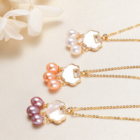 Collier de perles d'eau douce HECATE, perles baroques roses, pendentif trèfle en nacre, chaîne à maillons en laiton plaqué or 18 carats, bijoux cadeau