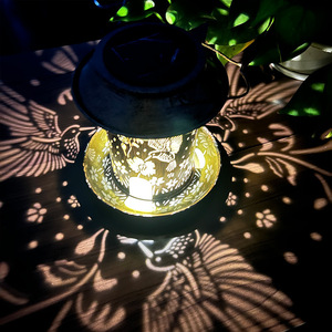 Linterna solar para jardín, luz Led colgante para exteriores, impermeable, decorativa, con proyección de patrón de pájaros, para patio, césped - Product Image 1