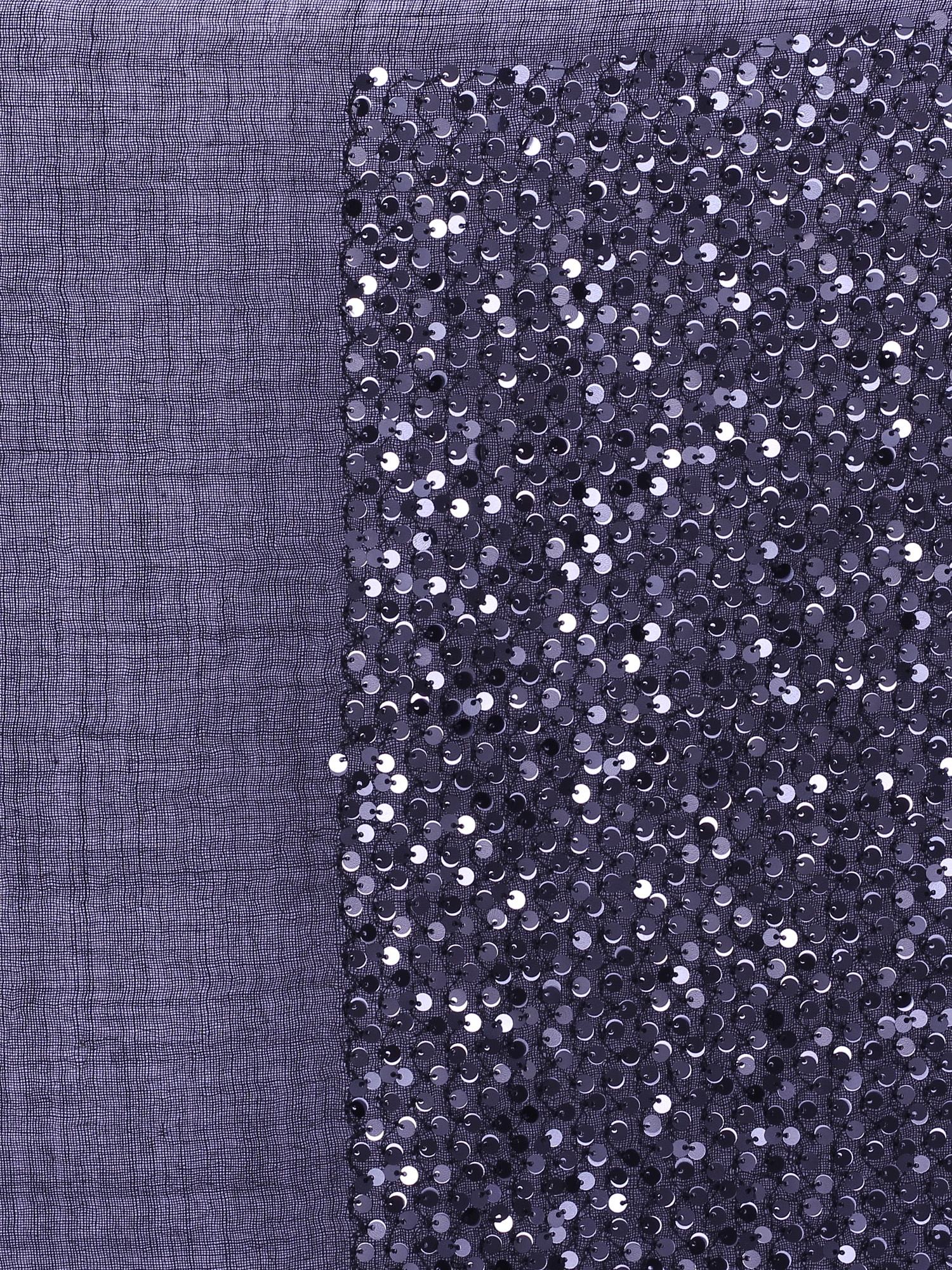 สีเทาเหล็กพร้อมงานปักเลื่อม