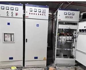 Gabinete de control eléctrico con regulación de presión constante PLC para equipos de distribución de energía de estación de bombeo de suministro de agua - Product Image 1