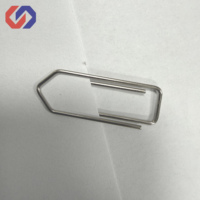 Clips de papier en métal triangulaires évidés, forme créative, personnalisables, très populaires, pour usage professionnel, vente en gros, papeterie multifonctionnelle
