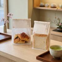 Handwerkliche Bäckerei Flachbodenbeutel mit Rollverschluss, mattweiß, halbtransparent, öl- und feuchtigkeitsbeständig, lebensmittelecht, individuell flexodruckbedruckt