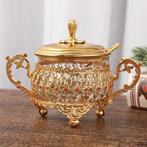 Exquisitos tarros de metal para condimentos de estilo europeo para el hogar, exquisitos tarros de azúcar de vidrio transparente con diseño hueco. - Product Image 3