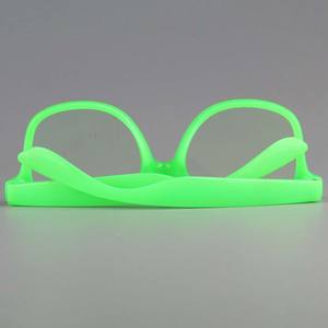 Vente en gros de lunettes de soleil vintage mode colorées qualité supérieure en plastique, lunettes de soleil rétro tendance pour hommes et femmes - Product Image 5