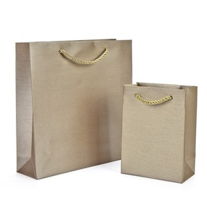 Sacs cadeaux en papier d'art personnalisés exquis et élégants, mini sacs promotionnels de Noël avec poignée - Product Image 2