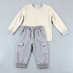 Ensemble de survêtement décontracté pour garçons 2025, haut à manches longues avec poignets côtelés, <span class=keywords><strong>pantalon</strong></span> <span class=keywords><strong>cargo</strong></span> avec cordon de serrage à la taille et poches, <span class=keywords><strong>beige</strong></span> et gris - Product Image 1