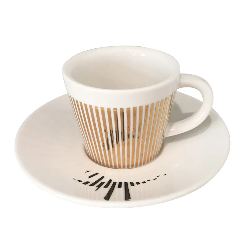 Seramik altın dinamik uçan kuş dekorasyon Espresso kahve fincan ve çay tabağı