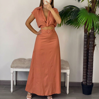 Ensemble 2 pièces pour femmes : haut court à manches courtes et jupe longue fendue sur le côté à taille haute, ensemble assorti